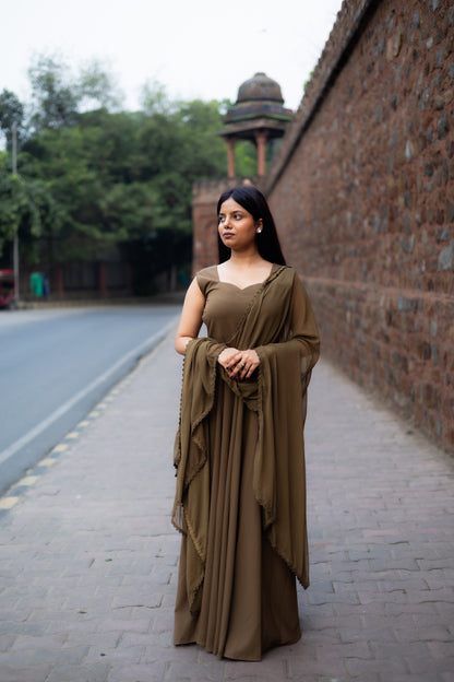 Saanjhini Ethnic Gown – Timeless Simplicity