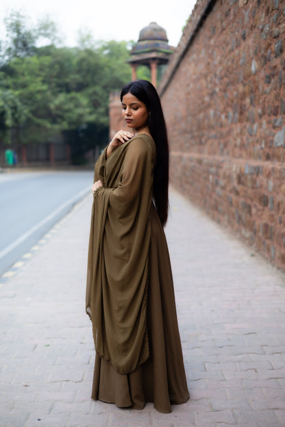 Saanjhini Ethnic Gown – Timeless Simplicity