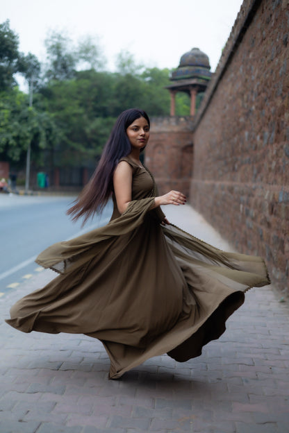 Saanjhini Ethnic Gown – Timeless Simplicity