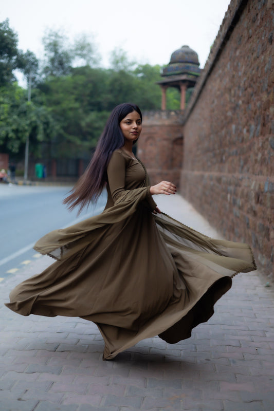 Saanjhini Ethnic Gown – Timeless Simplicity